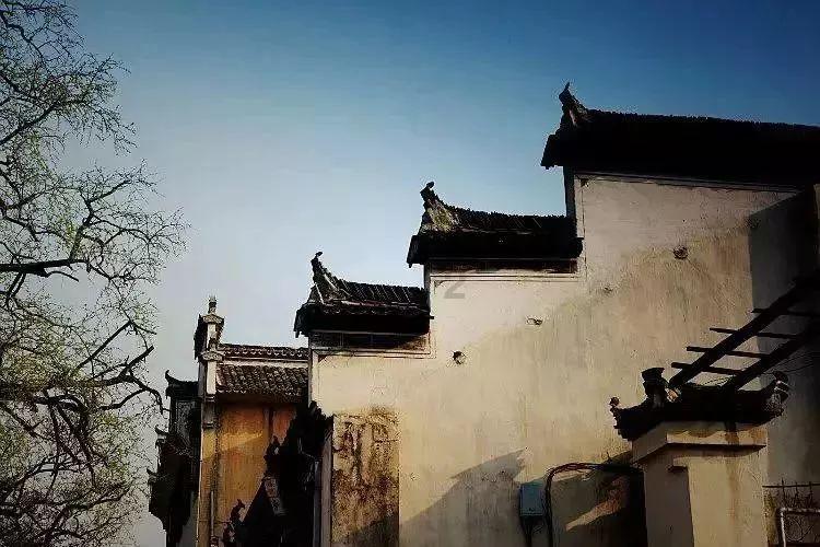 可爱的百褶裙这样穿，只会臃肿，要学会扬长避短的穿搭技巧